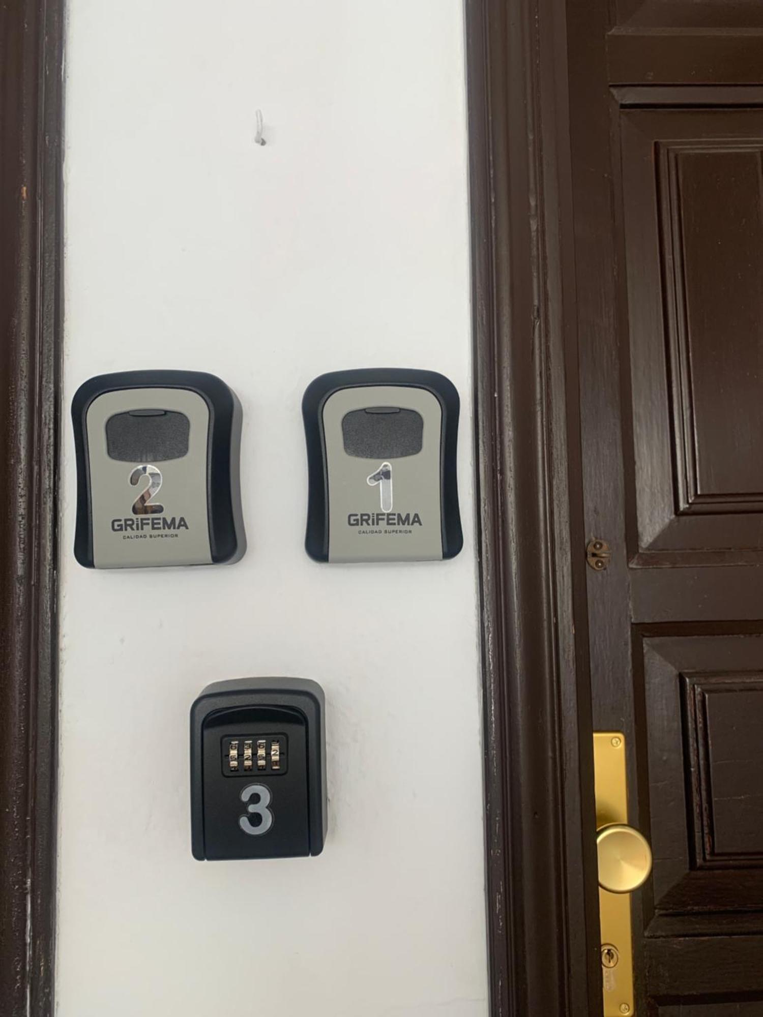 Habitaciones Privadas Cerca De La Playa Y Aeropuerto En Casa Compartida Con Otros Huespedes Playa Honda  Buitenkant foto