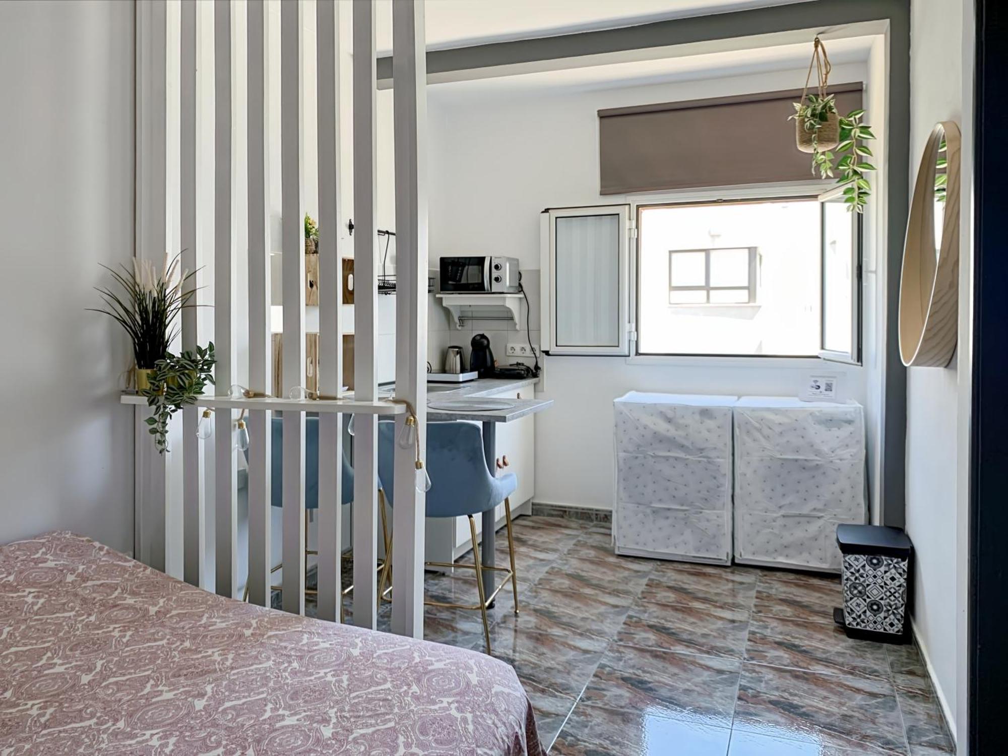 Habitaciones Privadas Cerca De La Playa Y Aeropuerto En Casa Compartida Con Otros Huespedes Playa Honda  Buitenkant foto